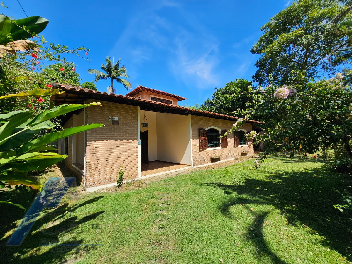 Ubatuba, Itamambuca - Casa com 03 dormitórios a 150 metros do mar, com 1028 m2 de terreno.