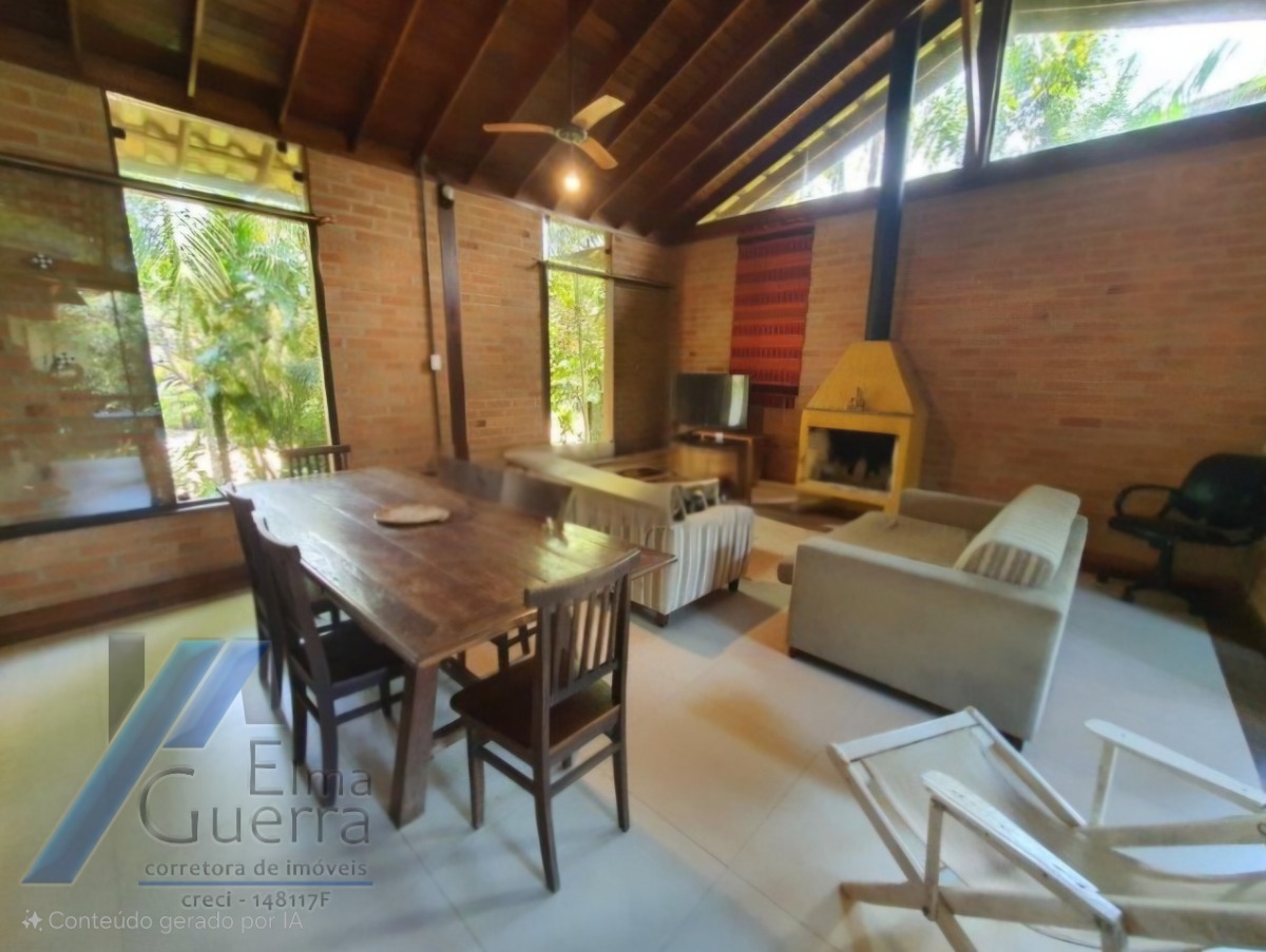 Ubatuba, Itamambuca - Linda casa com 03 suítes a 160 metros do mar.