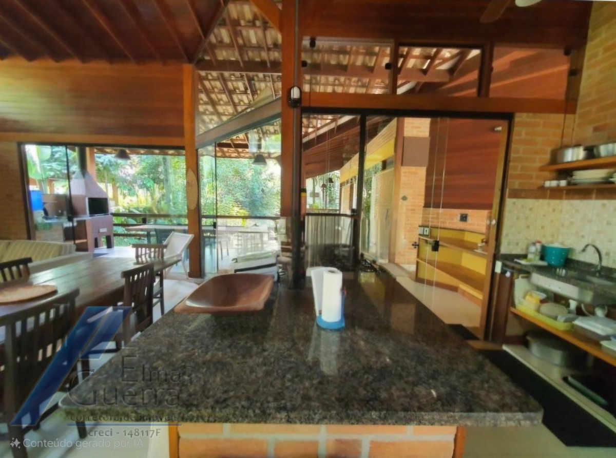 Ubatuba, Itamambuca - Linda casa com 03 suítes a 160 metros do mar.
