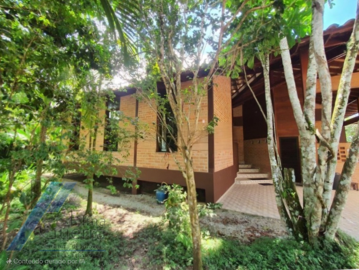 Ubatuba, Itamambuca - Linda casa com 03 suítes a 160 metros do mar.