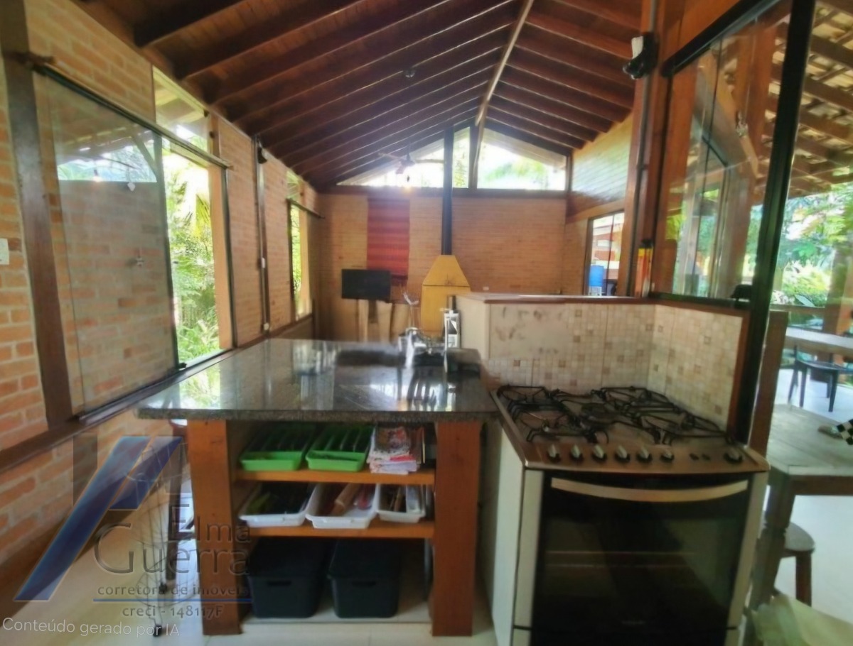Ubatuba, Itamambuca - Linda casa com 03 suítes a 160 metros do mar.