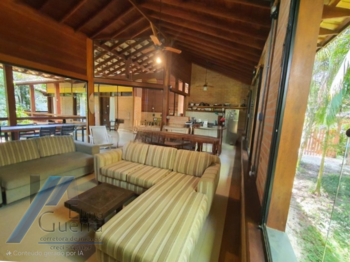 Ubatuba, Itamambuca - Linda casa com 03 suítes a 160 metros do mar.
