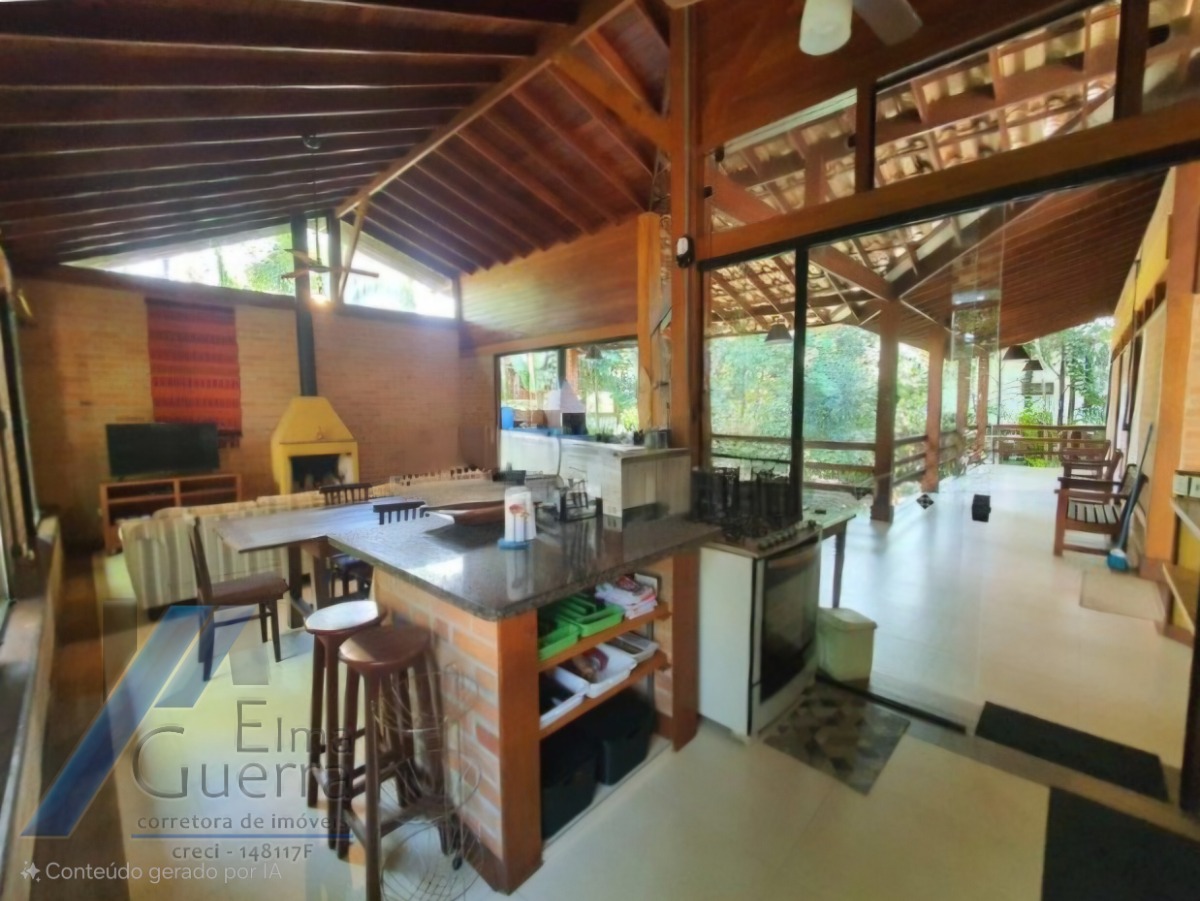 Ubatuba, Itamambuca - Linda casa com 03 suítes a 160 metros do mar.