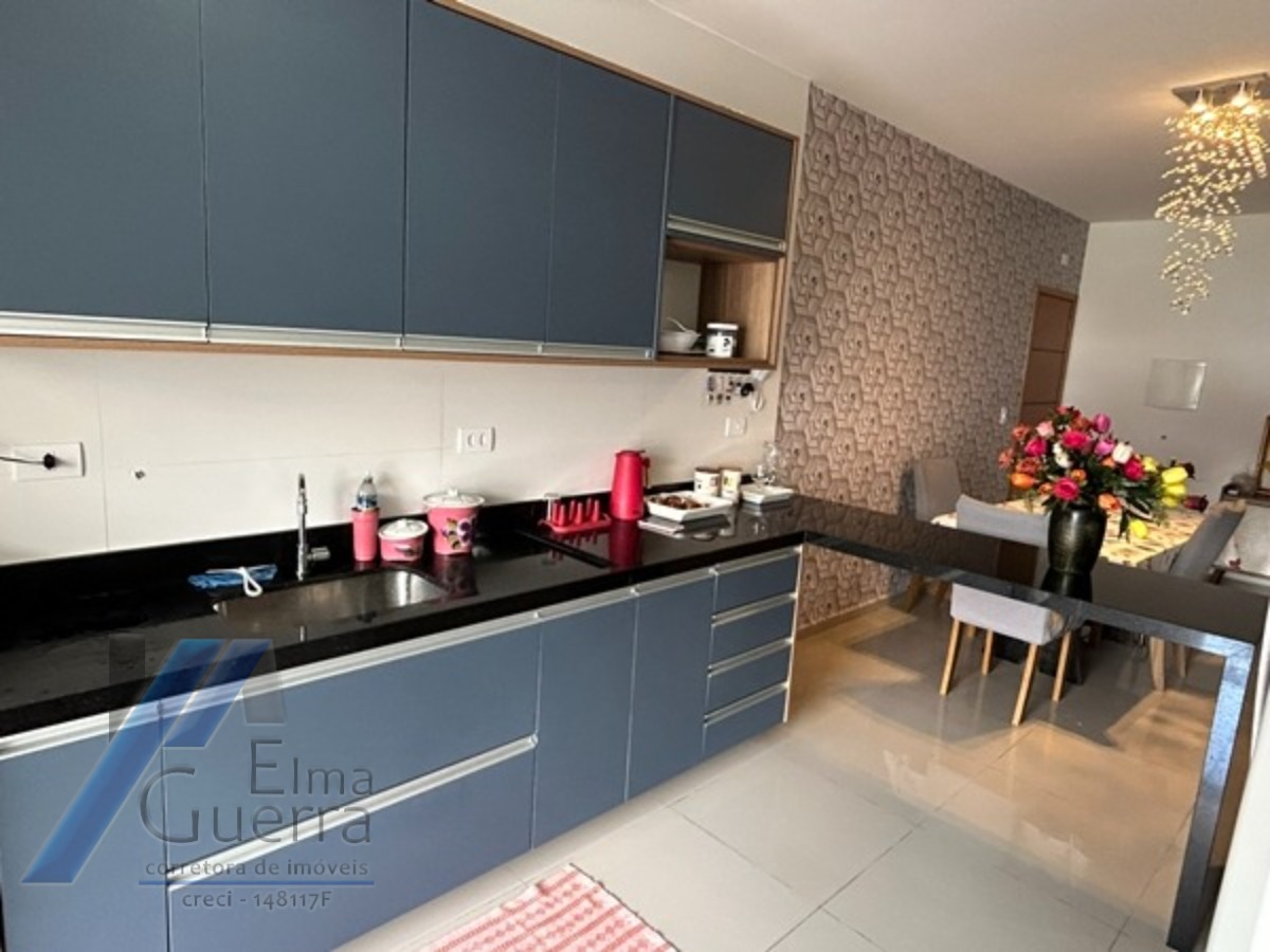 Ubatuba, Centro - Apartamento tipo com 03 dormitórios, sendo 01 suíte e área de lazer.