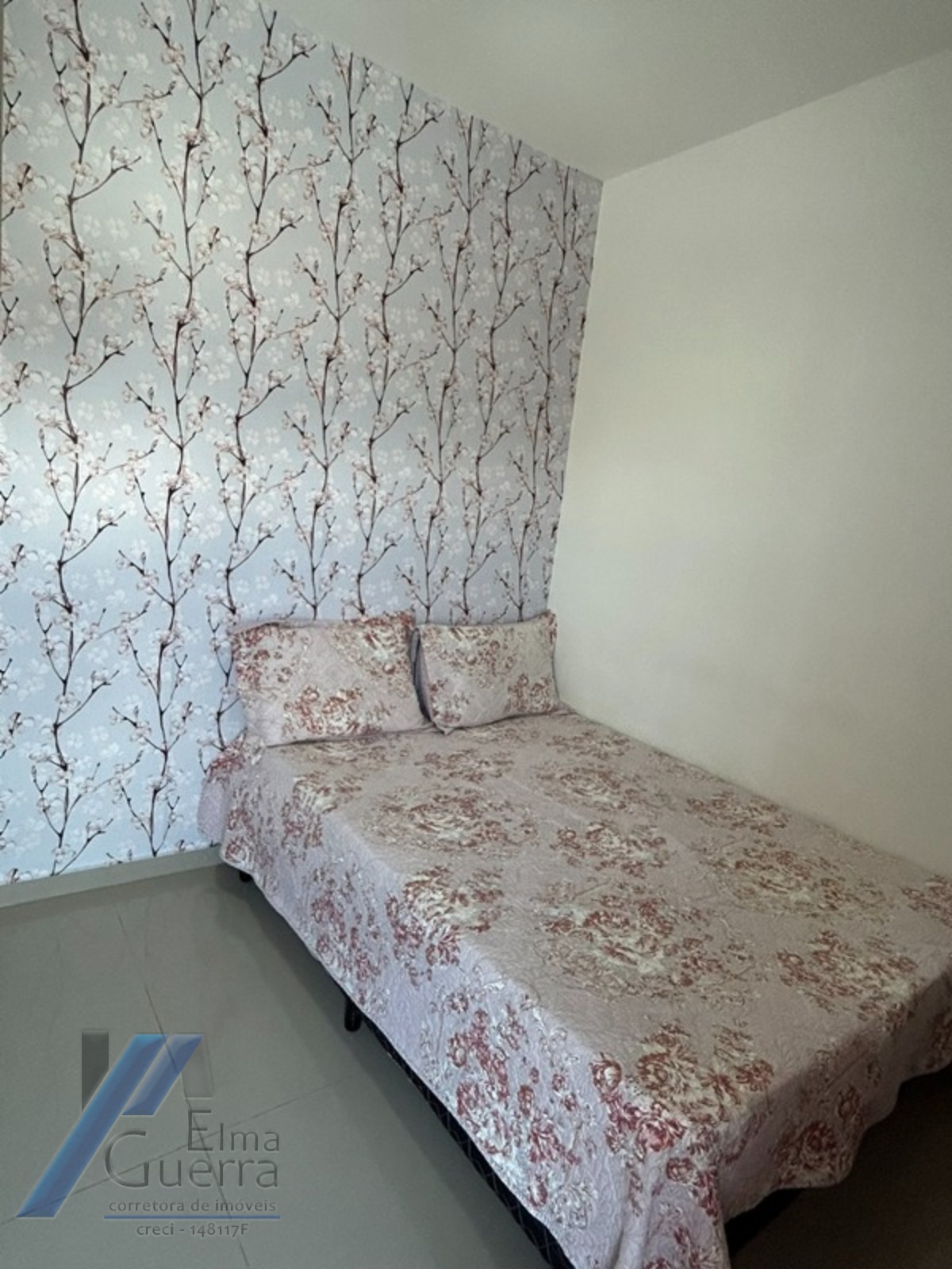 Ubatuba, Centro - Apartamento tipo com 03 dormitórios, sendo 01 suíte e área de lazer.