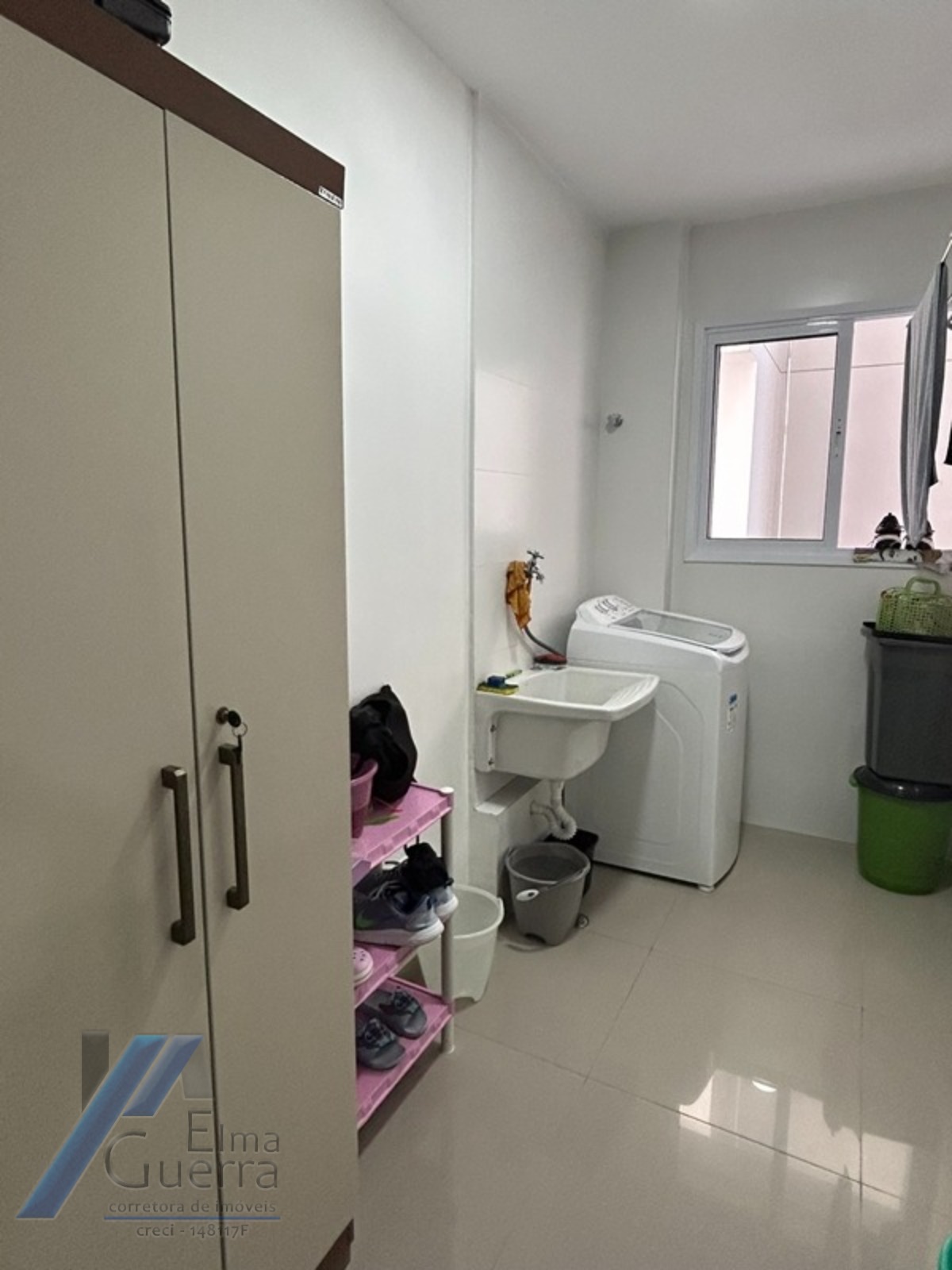 Ubatuba, Centro - Apartamento tipo com 03 dormitórios, sendo 01 suíte e área de lazer.