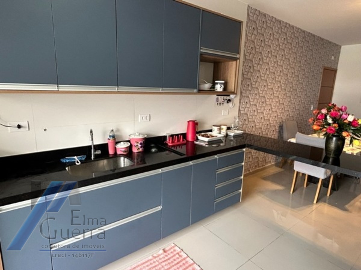 Ubatuba, Centro - Apartamento tipo com 03 dormitórios, sendo 01 suíte e área de lazer.