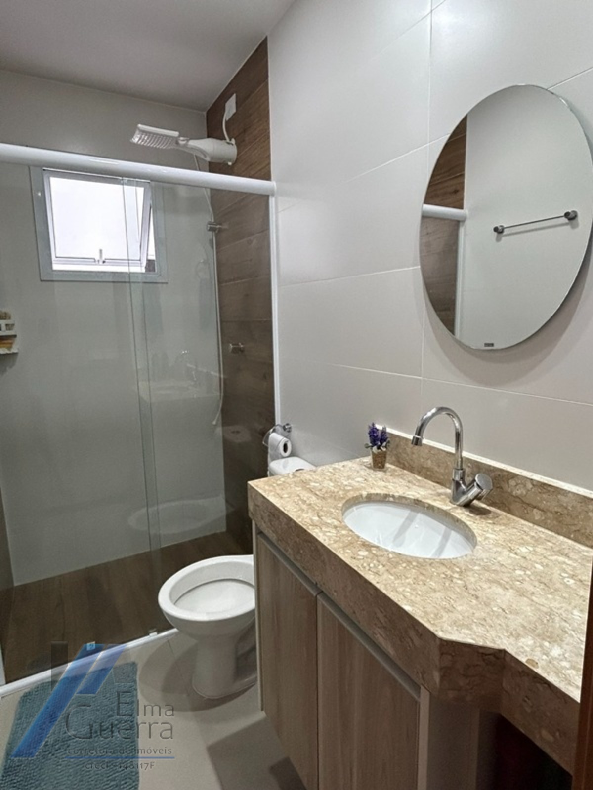 Ubatuba, Centro - Apartamento tipo com 03 dormitórios, sendo 01 suíte e área de lazer.
