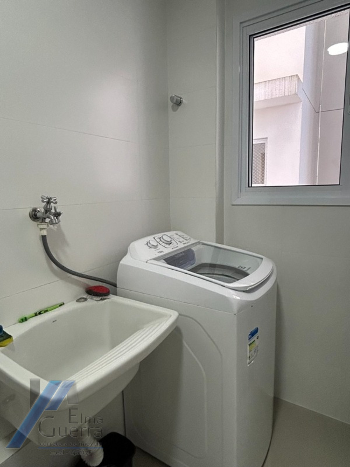 Ubatuba, Centro - Apartamento tipo com 03 dormitórios, sendo 01 suíte e área de lazer.