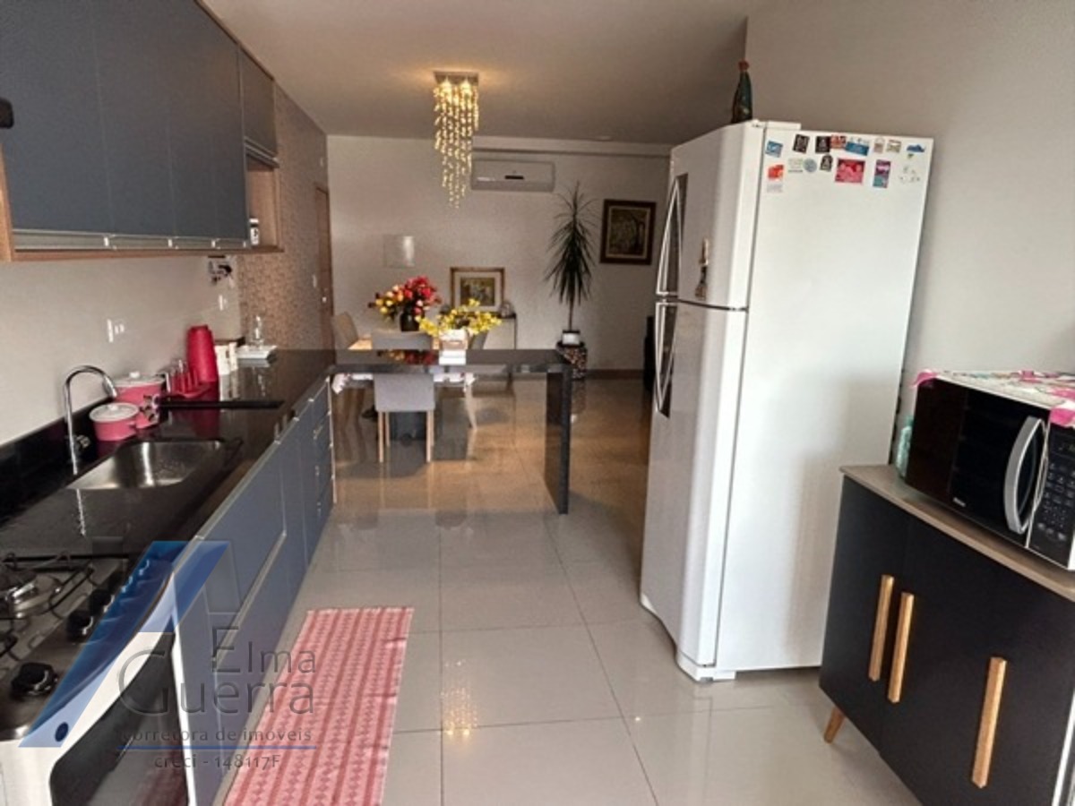 Ubatuba, Centro - Apartamento tipo com 03 dormitórios, sendo 01 suíte e área de lazer.