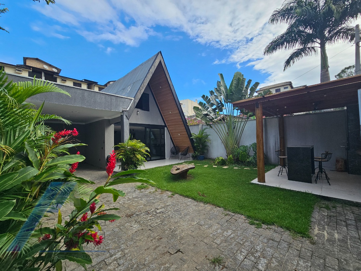 Casa à venda e aluguel com 3 quartos, 220m² - Foto 2