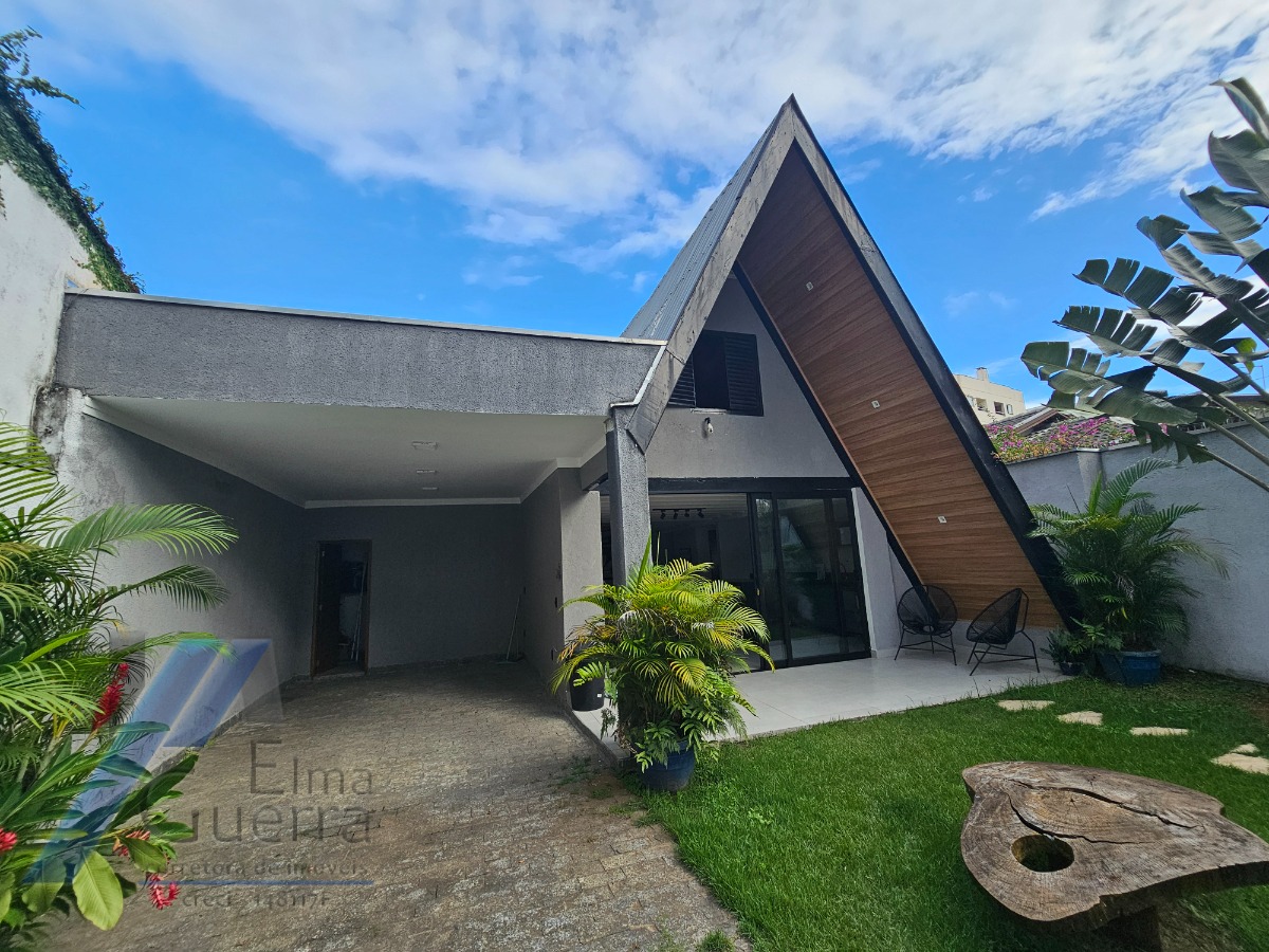 Casa à venda e aluguel com 3 quartos, 220m² - Foto 4