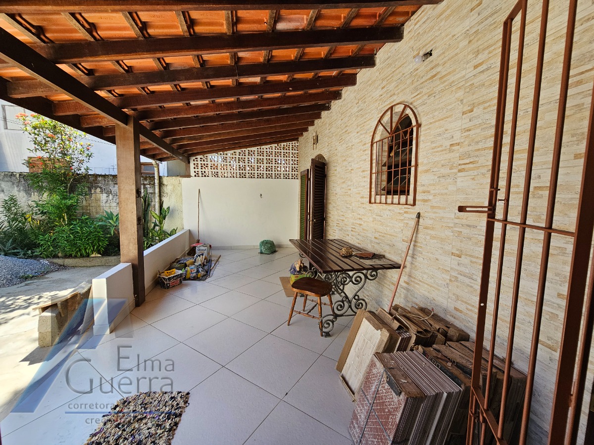 Ubatuba, Estufa II - Casa sobrado com 03 dormitórios, com terreno de 300m2.