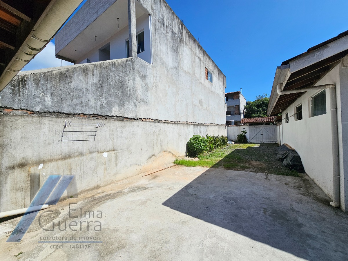 Ubatuba, Estufa II - Casa sobrado com 03 dormitórios, com terreno de 300m2.