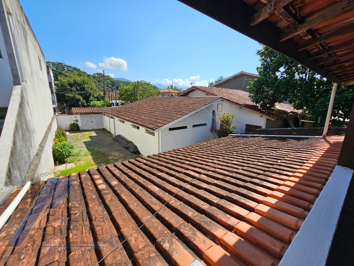 Ubatuba, Estufa II - Casa sobrado com 03 dormitórios, com terreno de 300m2.