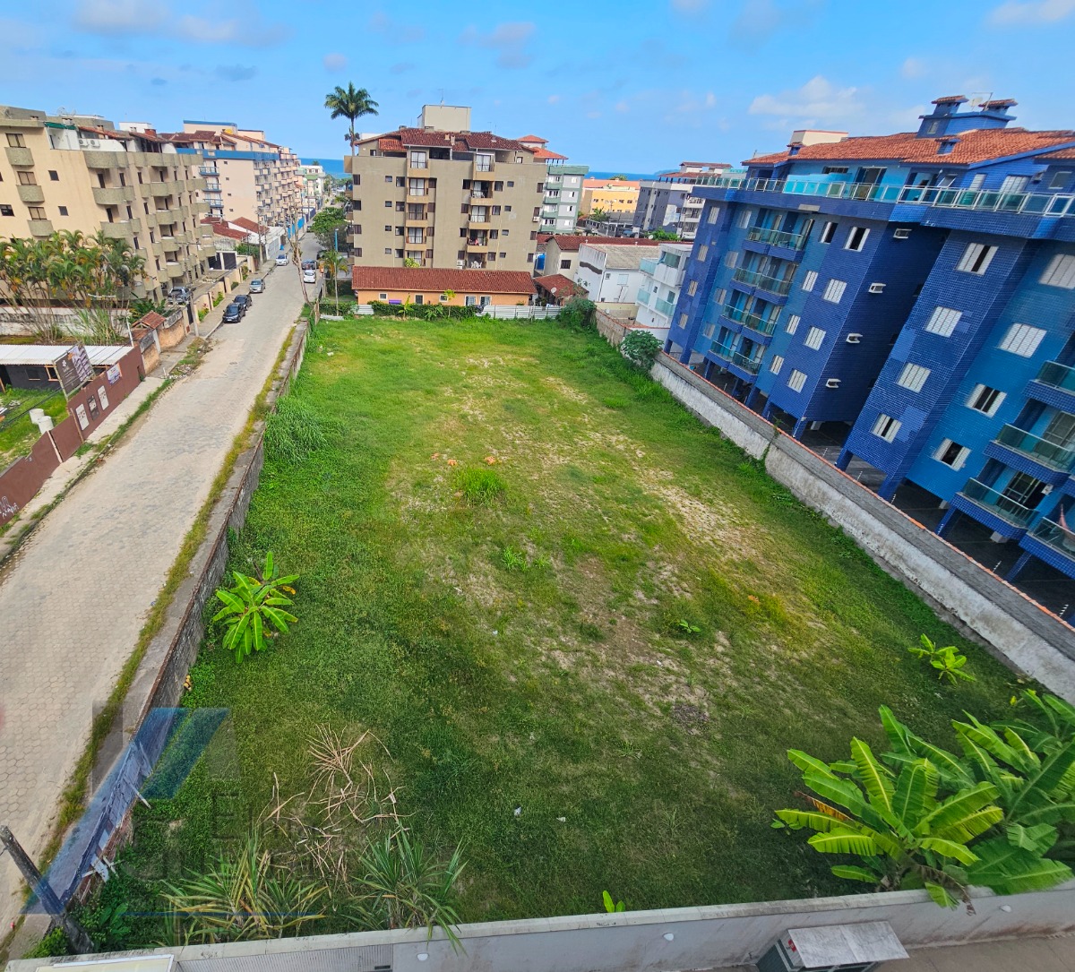 Ubatuba, Praia Grande - Área com 960 m², à 400 metros do mar.