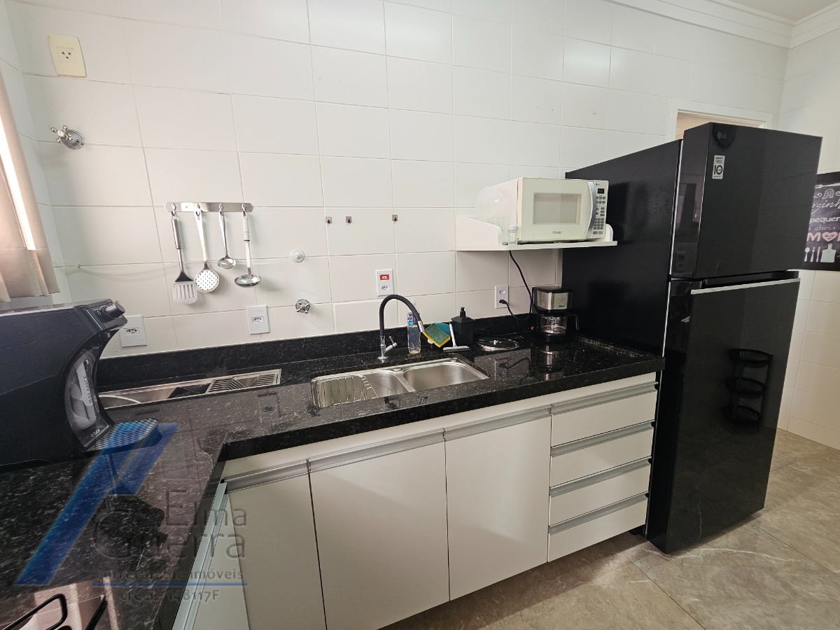 Ubatuba, Praia Grande - Apartamento com 02 dormitórios sendo 01 suíte, a 400 metros do mar.