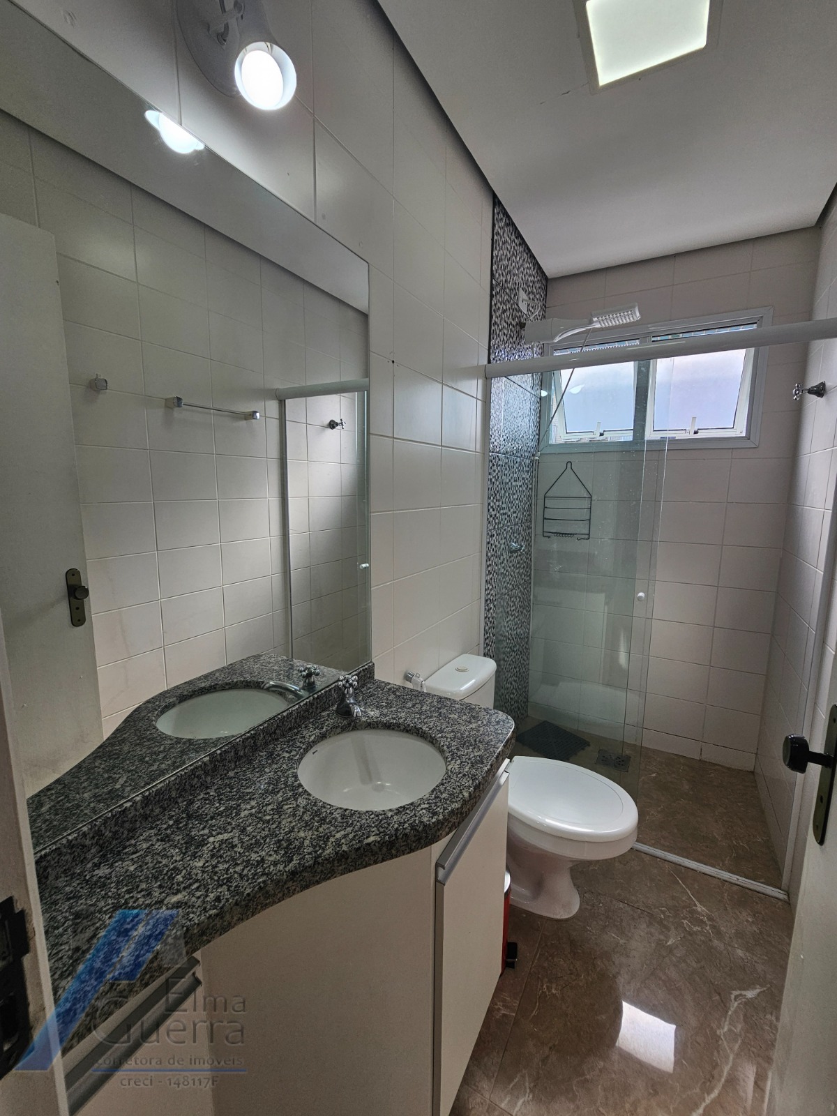 Ubatuba, Praia Grande - Apartamento com 02 dormitórios sendo 01 suíte, a 400 metros do mar.