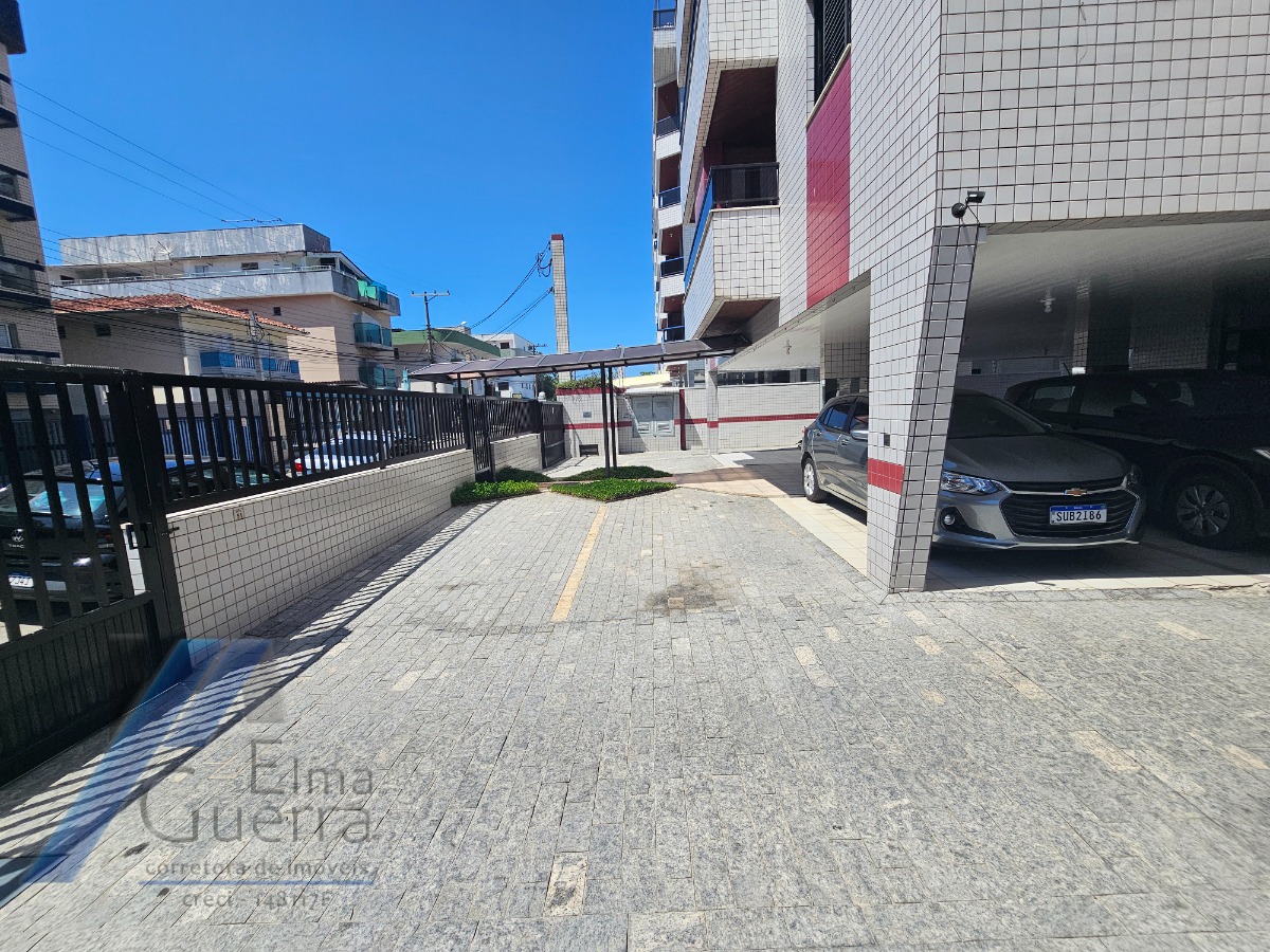 Ubatuba, Praia Grande - Apartamento com 02 dormitórios sendo 01 suíte, a 100 metros do mar.