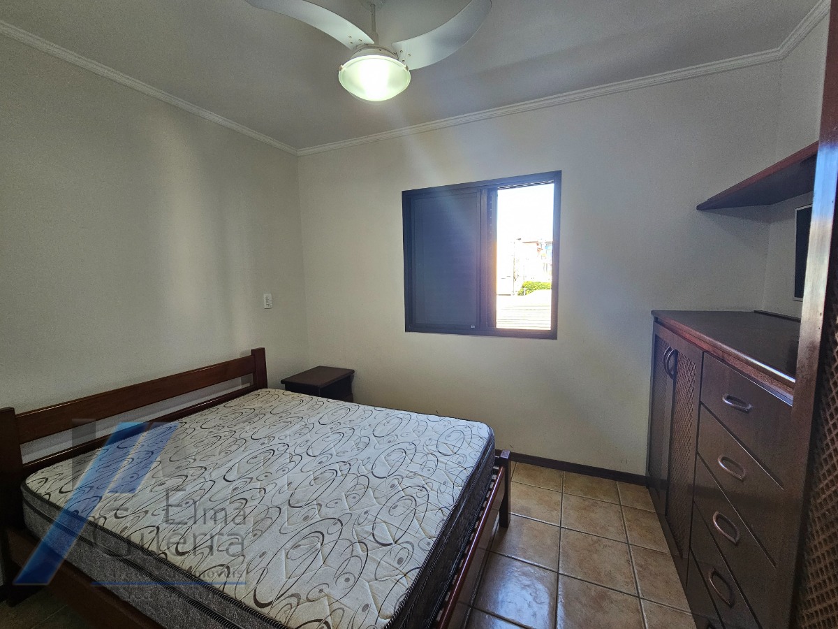 Ubatuba, Praia Grande - Apartamento com 02 dormitórios sendo 01 suíte, a 100 metros do mar.