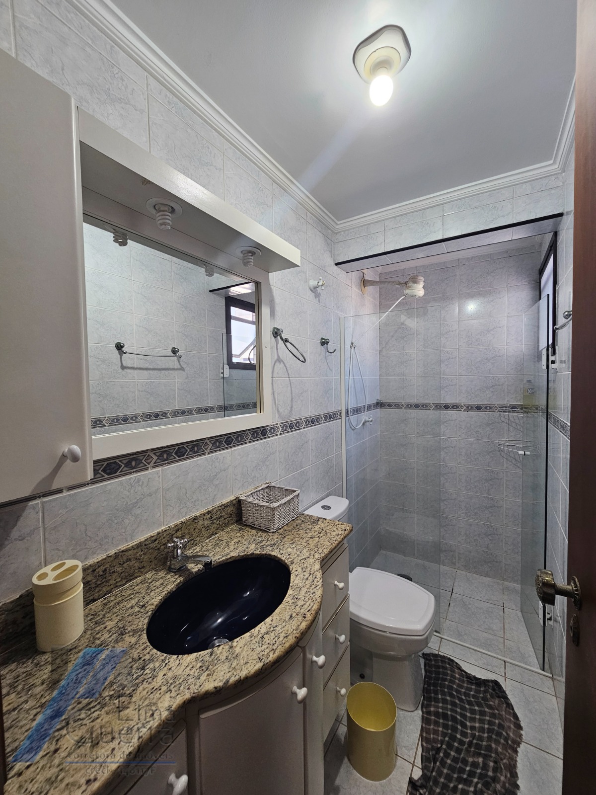 Ubatuba, Praia Grande - Apartamento com 02 dormitórios sendo 01 suíte, a 100 metros do mar.