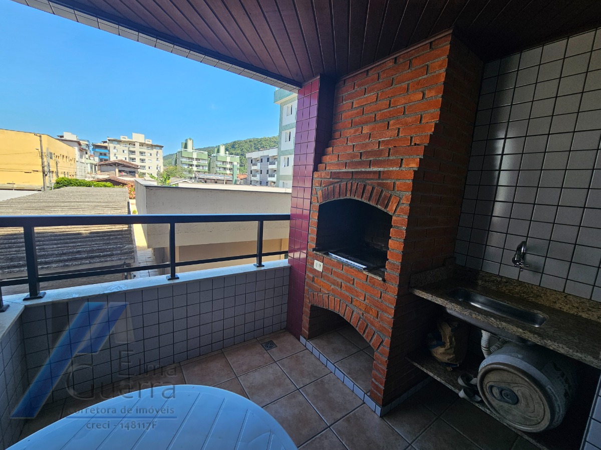 Ubatuba, Praia Grande - Apartamento com 02 dormitórios sendo 01 suíte, a 100 metros do mar.