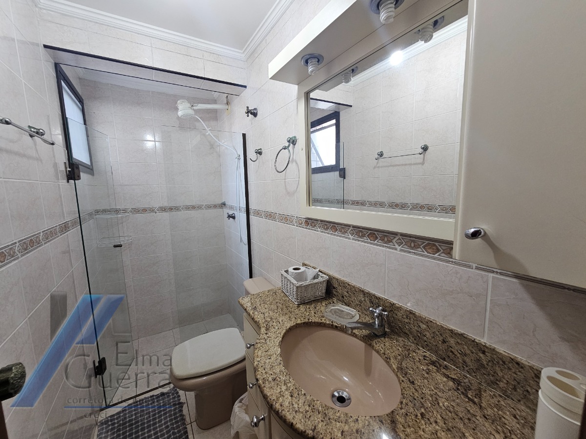 Ubatuba, Praia Grande - Apartamento com 02 dormitórios sendo 01 suíte, a 100 metros do mar.