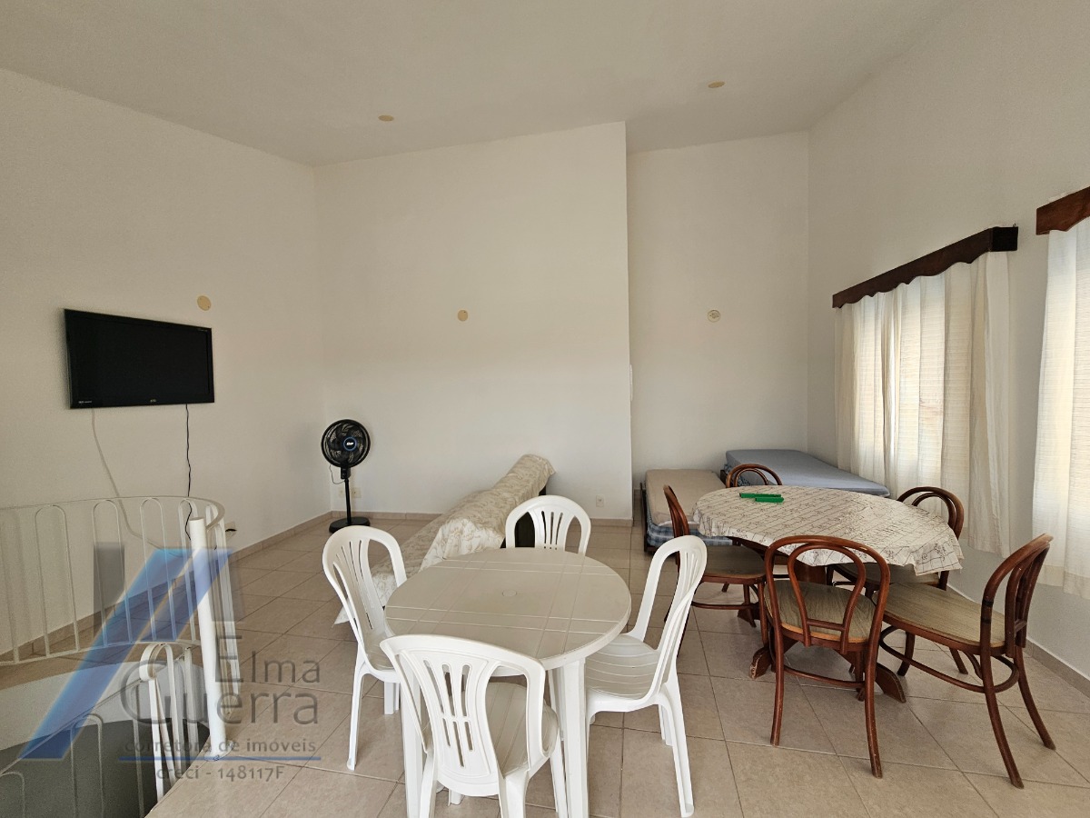 Ubatuba, Praia Grande - Apartamento cobertura duplex com 02 dormitórios sendo 01 suíte, a 400 metros do mar.