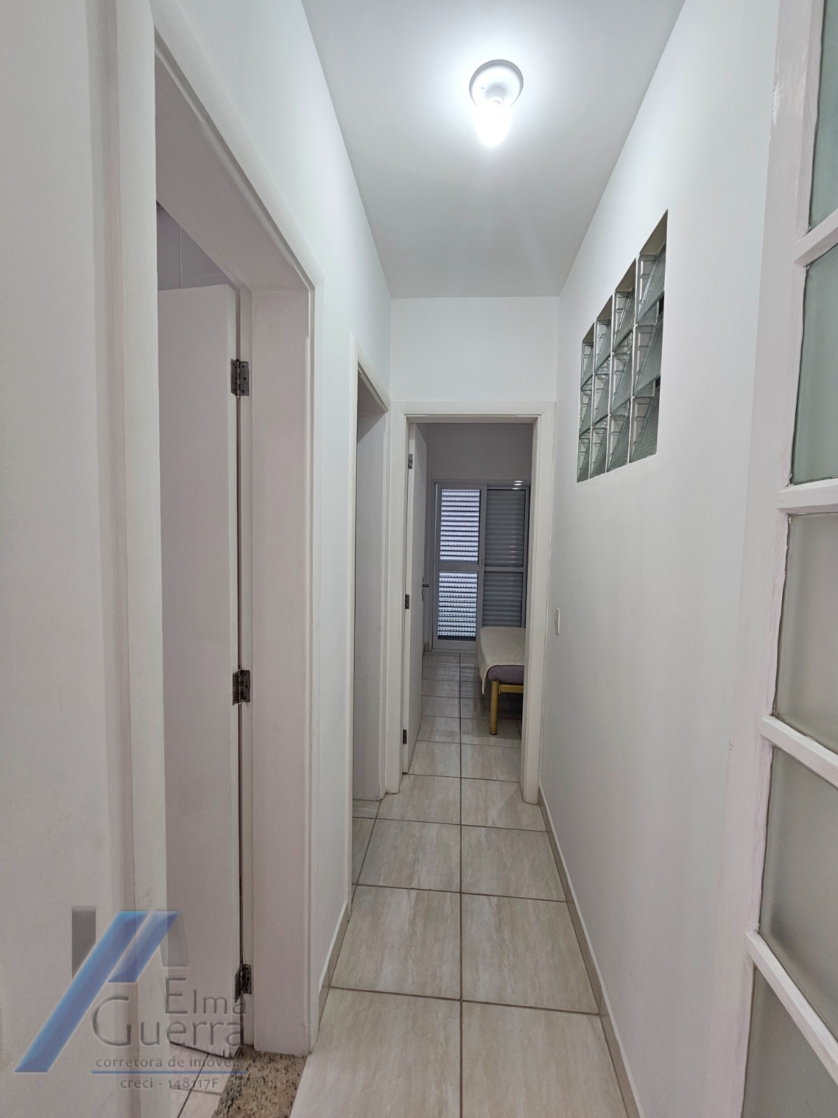 Ubatuba, Praia Grande - Apartamento cobertura duplex com 02 dormitórios sendo 01 suíte, a 400 metros do mar.