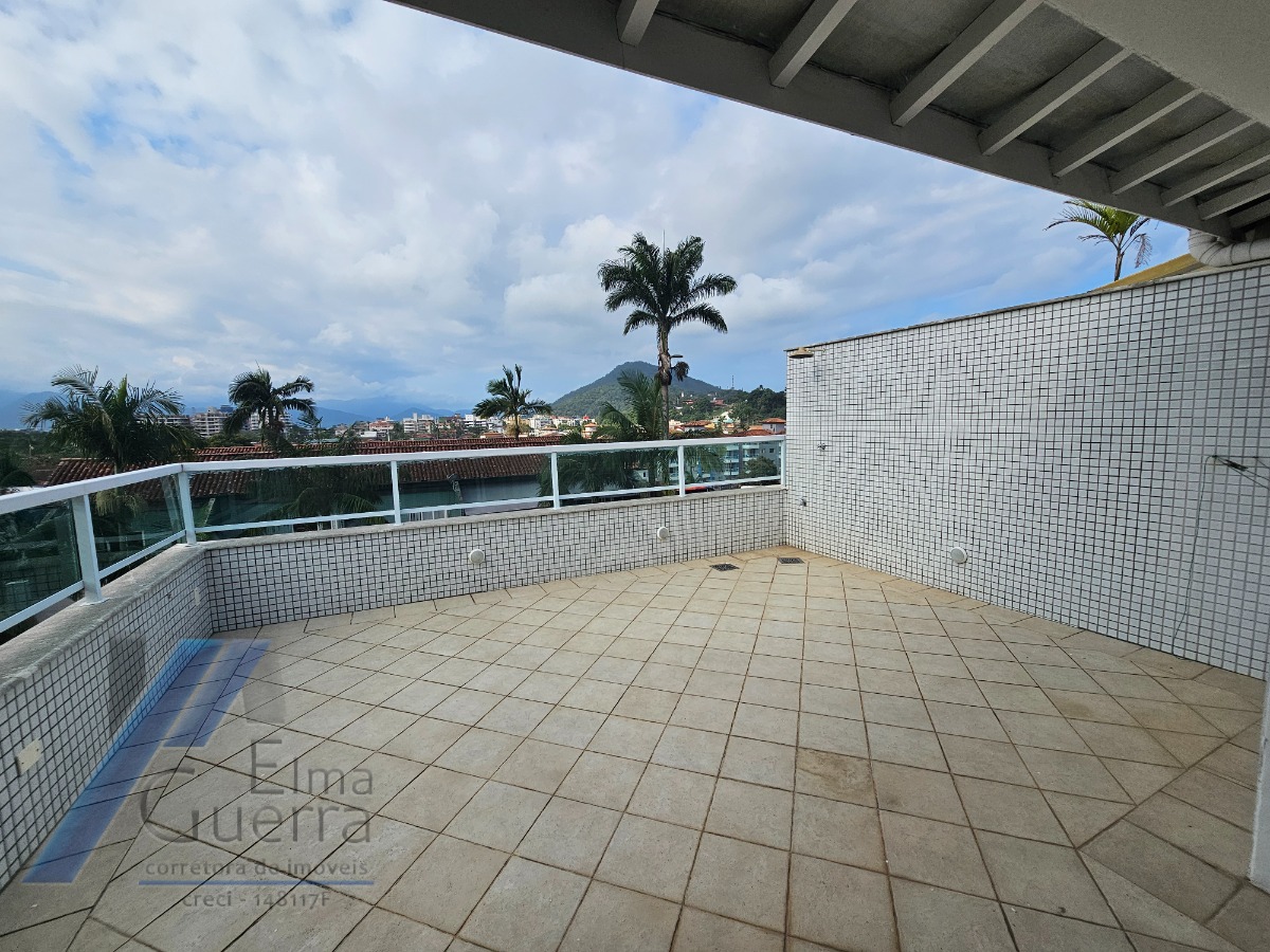 Ubatuba, Praia Grande - Apartamento cobertura duplex com 02 dormitórios sendo 01 suíte, a 400 metros do mar.