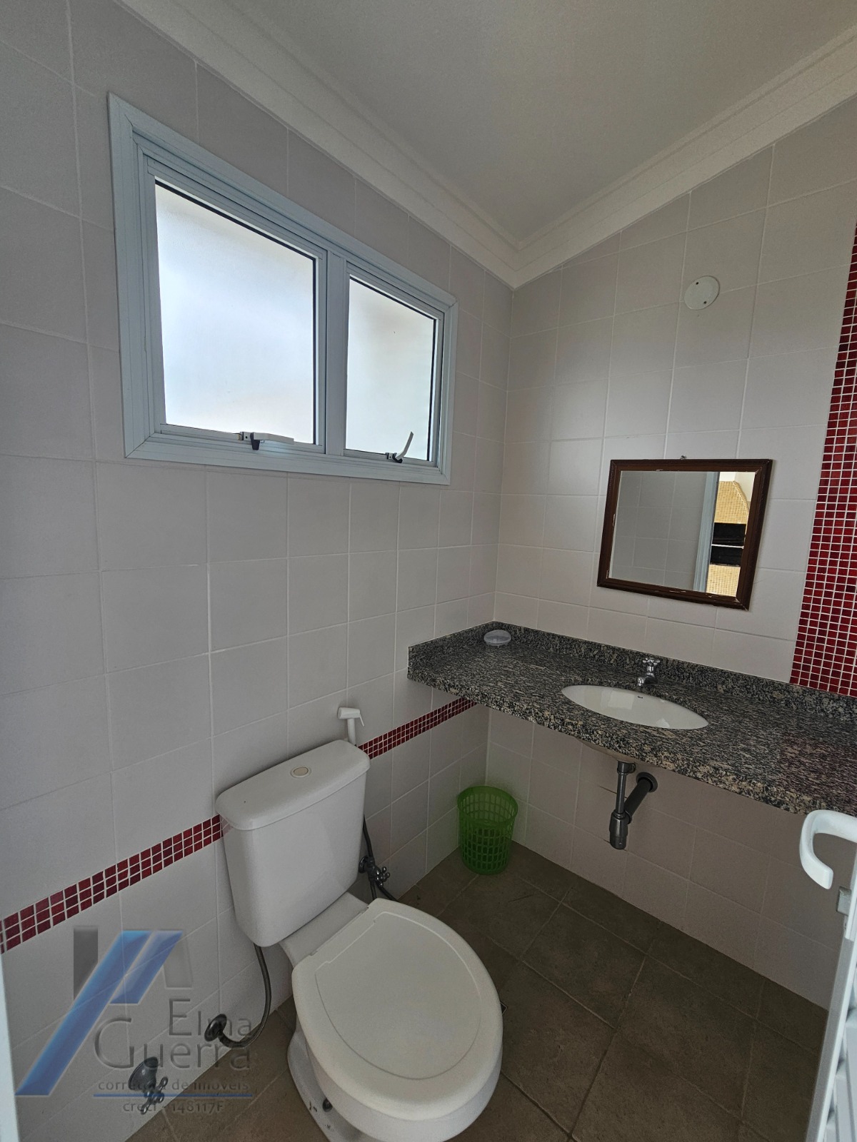 Ubatuba, Praia Grande - Apartamento cobertura duplex com 02 dormitórios sendo 01 suíte, a 400 metros do mar.