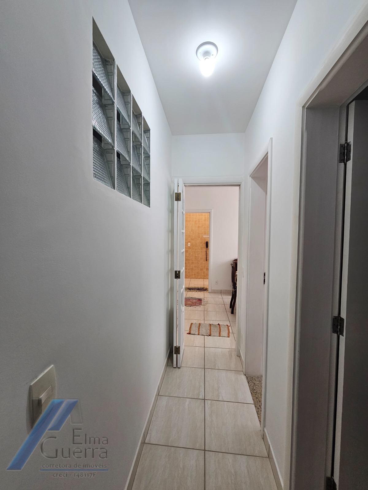 Ubatuba, Praia Grande - Apartamento cobertura duplex com 02 dormitórios sendo 01 suíte, a 400 metros do mar.