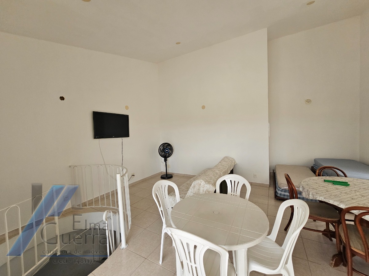 Ubatuba, Praia Grande - Apartamento cobertura duplex com 02 dormitórios sendo 01 suíte, a 400 metros do mar.