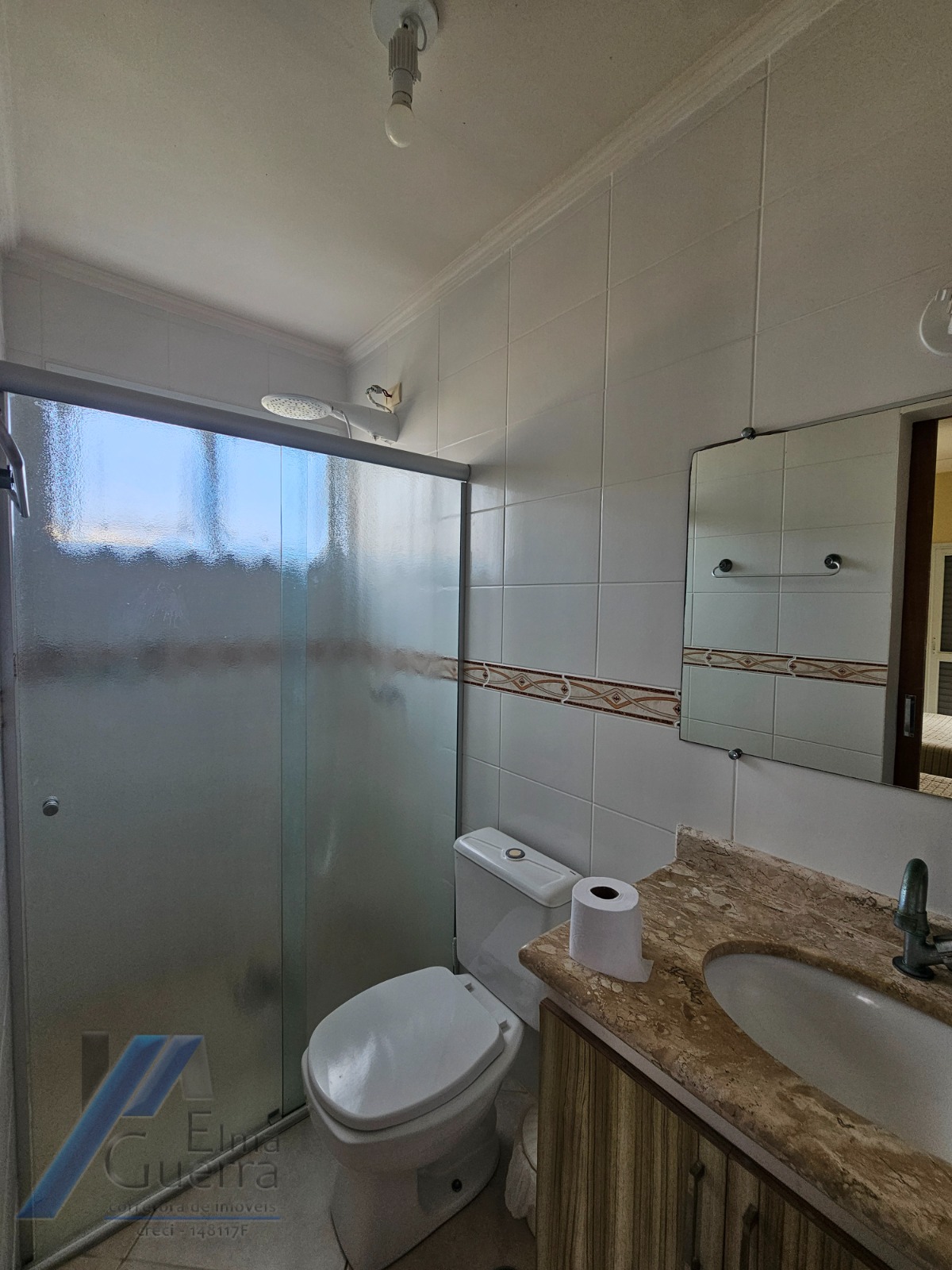 Ubatuba, Praia Grande - Apartamento cobertura duplex com 02 dormitórios sendo 01 suíte, a 400 metros do mar.