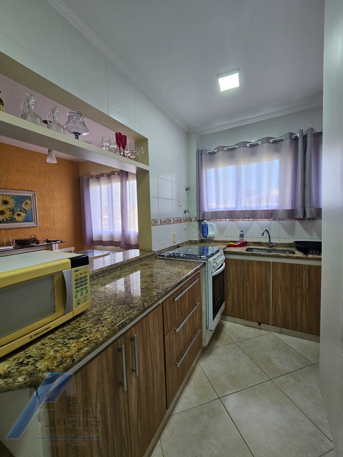 Ubatuba, Praia Grande - Apartamento cobertura duplex com 02 dormitórios sendo 01 suíte, a 400 metros do mar.