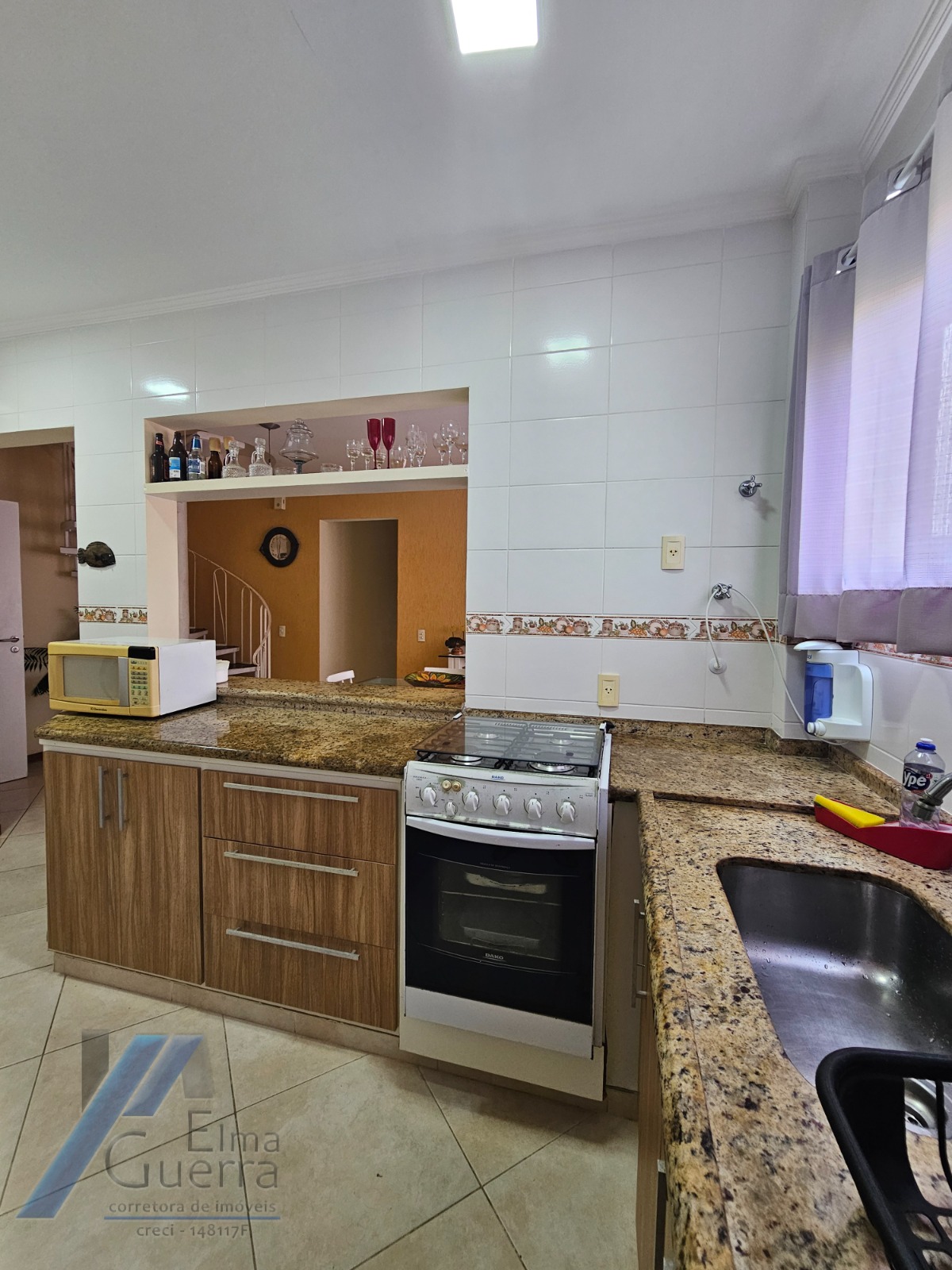 Ubatuba, Praia Grande - Apartamento cobertura duplex com 02 dormitórios sendo 01 suíte, a 400 metros do mar.