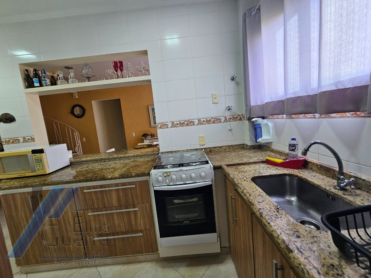 Ubatuba, Praia Grande - Apartamento cobertura duplex com 02 dormitórios sendo 01 suíte, a 400 metros do mar.