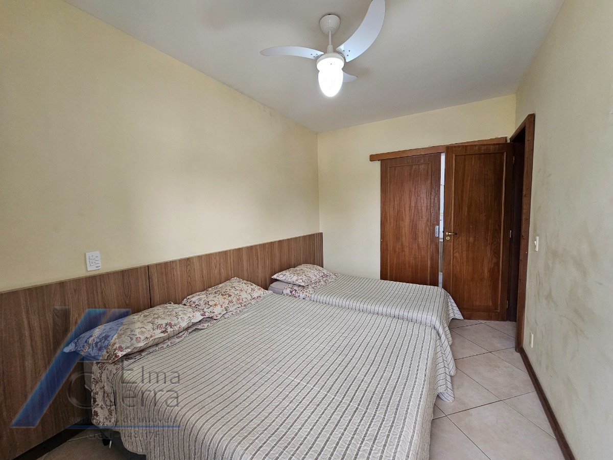Ubatuba, Praia Grande - Apartamento cobertura duplex com 02 dormitórios sendo 01 suíte, a 400 metros do mar.