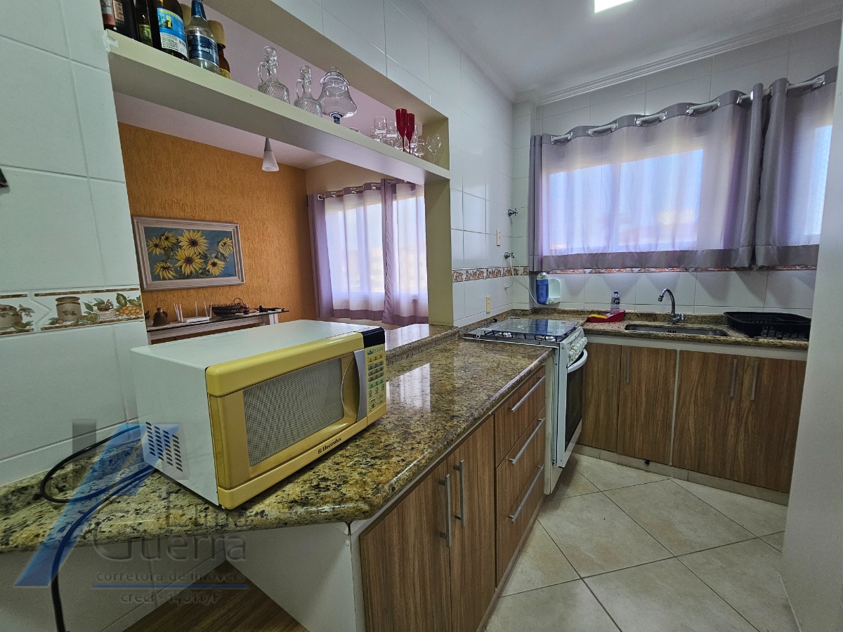 Ubatuba, Praia Grande - Apartamento cobertura duplex com 02 dormitórios sendo 01 suíte, a 400 metros do mar.